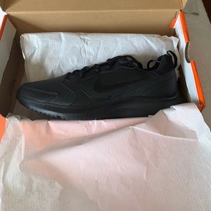 Black Nike ToDos 8.5 W